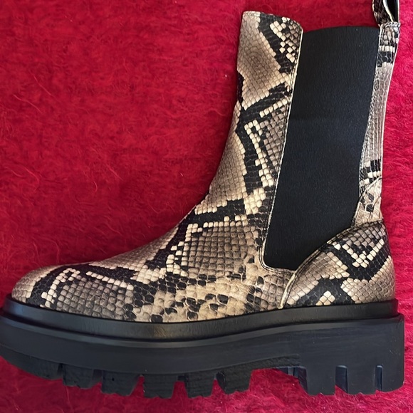 ALL SAINTS BILLIE 100% LEATHER SNAKE EMBOSSED CHELSEA BOOT GREY & BLACK SIZE 10 - Picture 2 of 15